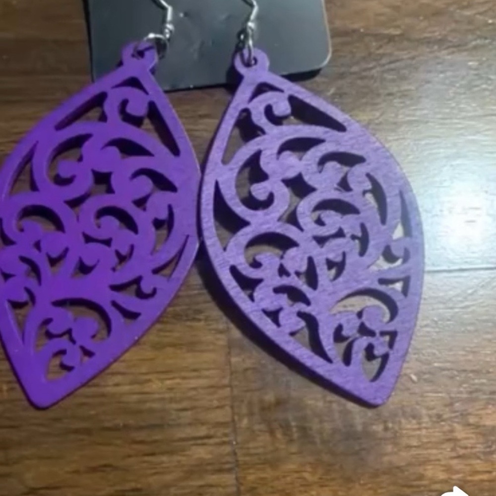 Paparazzi Vibrant Purple Filigree Earrings